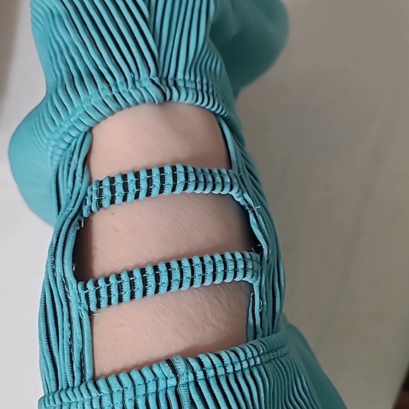 Unknown Brand women's Blue Ribbed Swimsuit Size Medium - Picture 5 of 9